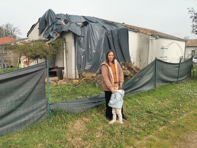 la tempête nils a causé des dégâts importants, notamment un chêne arraché qui reste en attente d’intervention pour sécurisation et nettoyage.